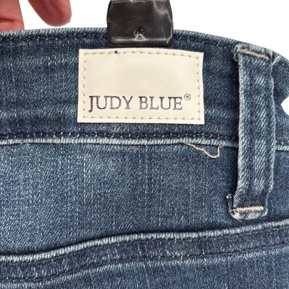 Judy Blue Raw Edge Denim Shorts Blue Size Medium - Picture 4 of 7